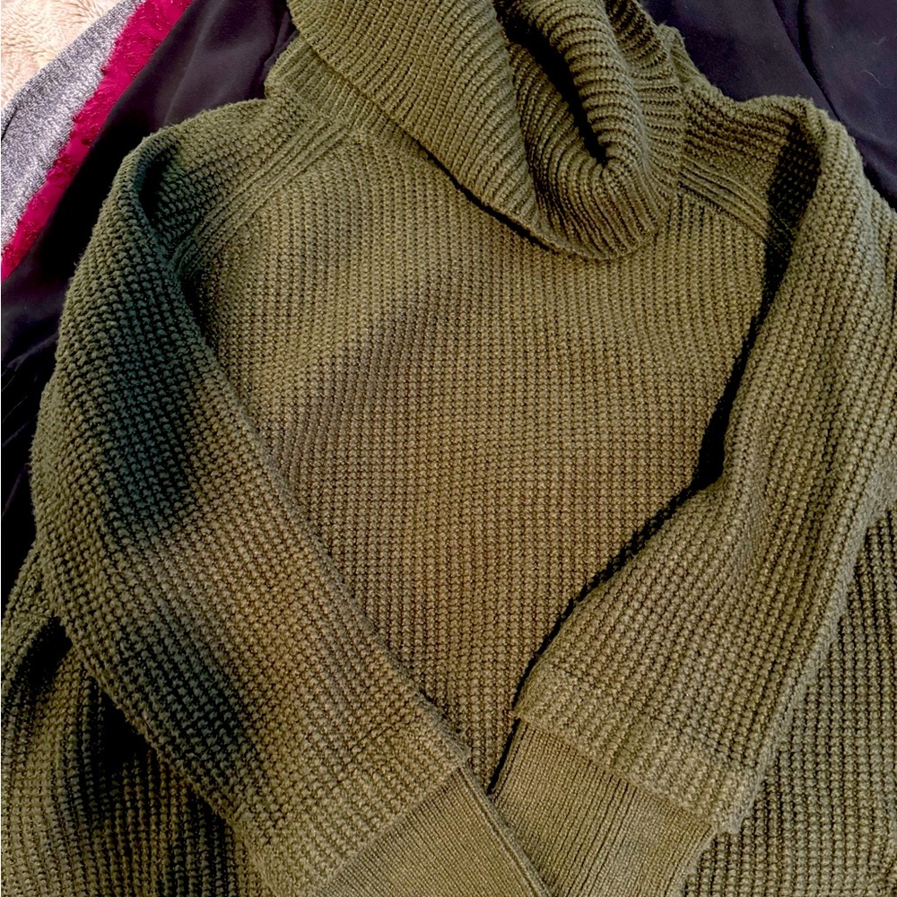 Market and spruce green sweater